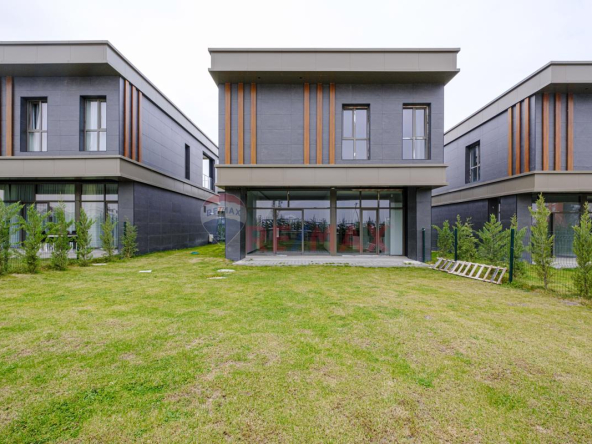 BAĞLICA MAHALLESİNDE BAĞIMSIZ 4+1 KİRALIK VİLLA